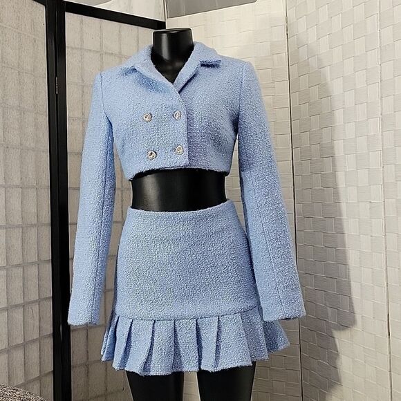 BRAND NEW WOVEN TWEED BLAZER FEATURING A CROPPED LENGTH, NOTCHED LABELS SETS - Picture 4 of 16